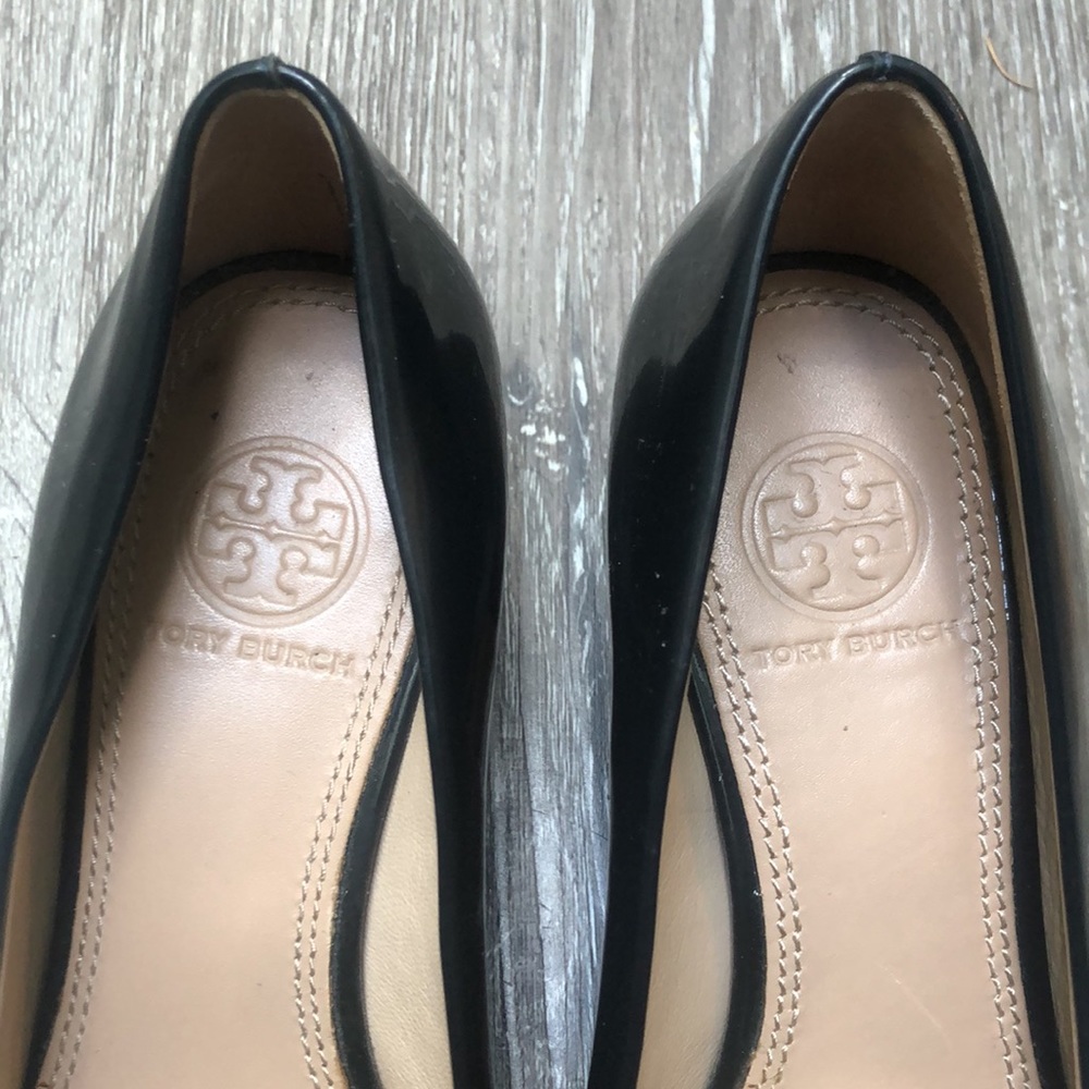 TORY BURCH T-Ring 50 Pumps Soft Patent Calf Leather - Picture 8 of 11
